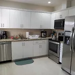 Miami-Airport Oasis Vip House